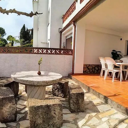 Vacay Montgo, Con Jardin En Apartment *