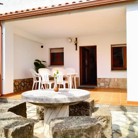 Vacay Montgo, Con Jardin En