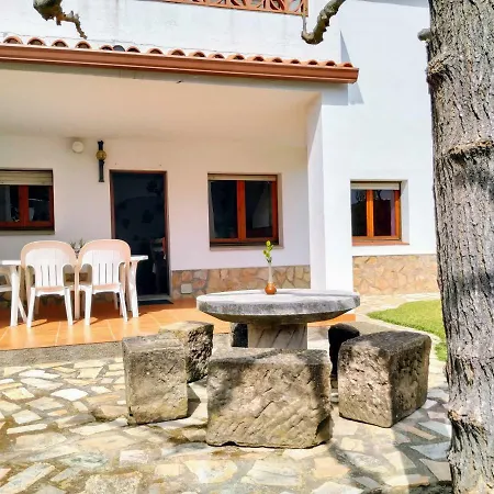 Vacay Montgo, Con Jardin En Apartment *