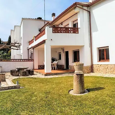 Vacay Montgo, Con Jardin En